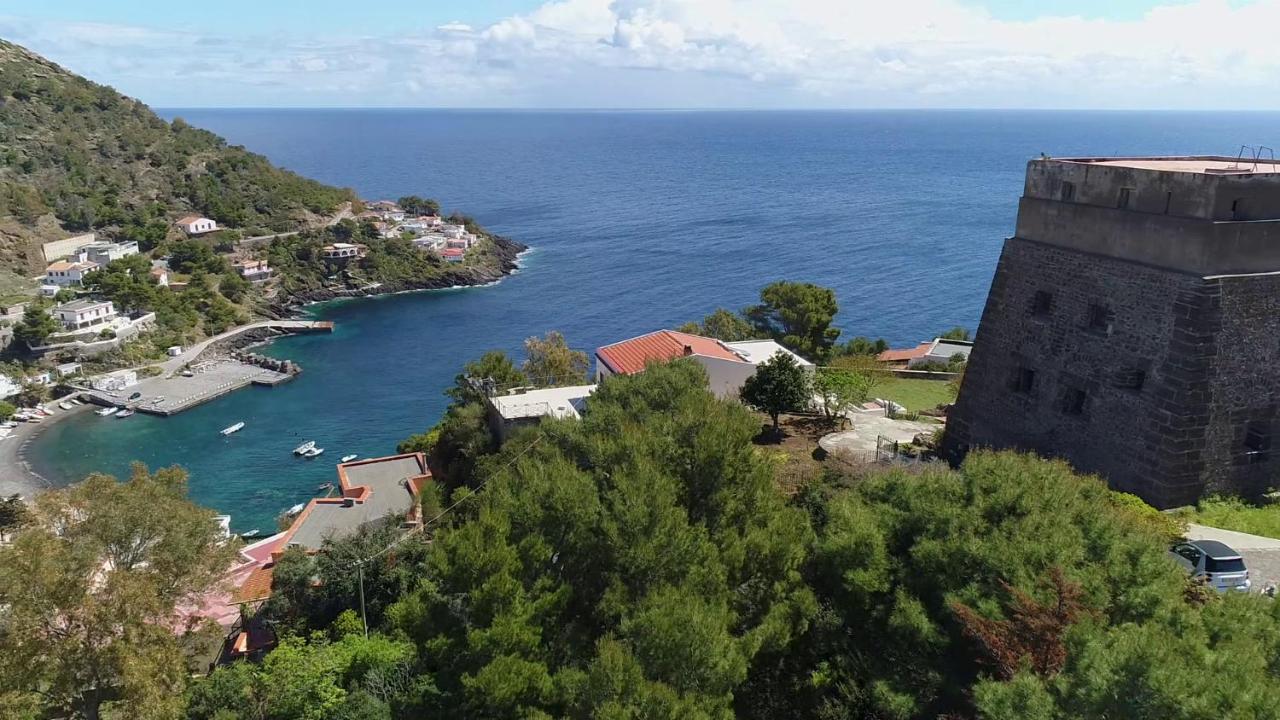 Sotto La Torre E Sopra Il Porticciolo Hotel Isola di Ustica Exterior photo